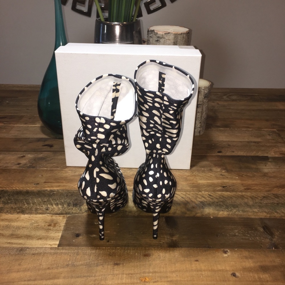 New Balenciaga Printed Spandex Sock Knife Booties - Picture 4 of 8